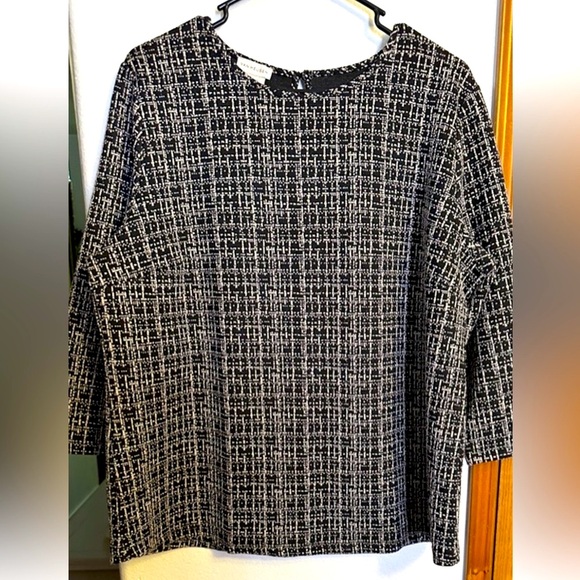 New blouse. - Picture 3 of 4